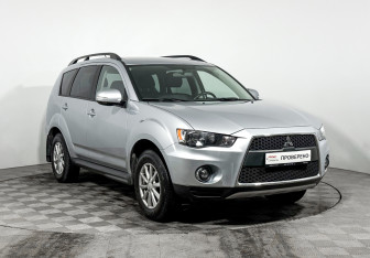Подержанный автомобиль Mitsubishi Outlander 2011 года (3 фото)