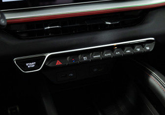 Подержанный автомобиль Geely Coolray 2024 года (19 фото)