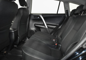 Подержанный автомобиль Toyota RAV4 2018 года (12 фото)