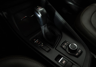 Подержанный автомобиль BMW X1 2015 года (17 фото)