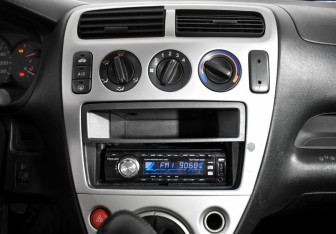 Подержанный автомобиль Honda Civic Hatchback 2002 года (14 фото)