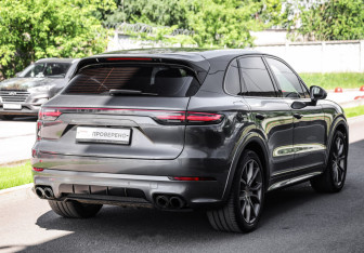 Подержанный автомобиль Porsche Cayenne 2020 года (6 фото)