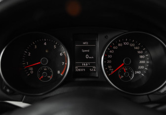 Подержанный автомобиль Volkswagen Golf Hatchback 2009 года (12 фото)