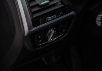 Подержанный автомобиль BMW X4 2018 года (21 фото)