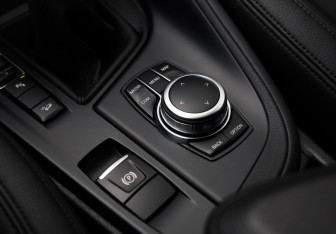 Подержанный автомобиль BMW X1 2019 года (18 фото)