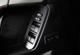 Подержанный автомобиль Toyota Land Cruiser Prado 2018 года (16 фото)