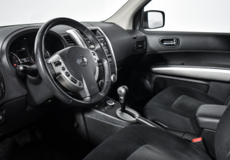 Подержанный автомобиль Nissan X-Trail 2012 года (9 фото)
