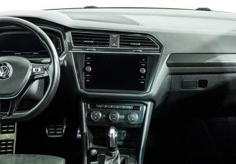 Подержанный автомобиль Volkswagen Tiguan 2020 года (14 фото)