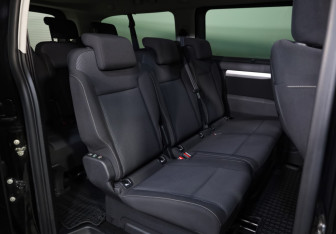 Подержанный автомобиль Peugeot Traveller 2021 года (24 фото)