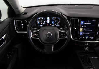 Подержанный автомобиль Volvo V60 2019 года (10 фото)