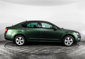 Подержанный автомобиль Skoda Octavia Liftback 2019 года (5 фото)