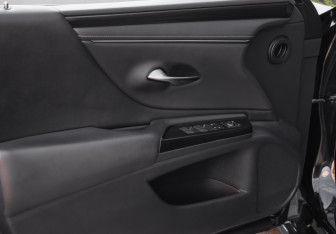 Подержанный автомобиль Lexus ES 2019 года (27 фото)