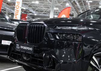 Подержанный автомобиль BMW X7 2023 года (2 фото)