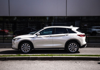 Подержанный автомобиль Infiniti QX50 2018 года (9 фото)