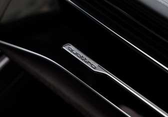 Подержанный автомобиль Audi Q8 2019 года (37 фото)