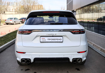 Подержанный автомобиль Porsche Cayenne 2018 года (5 фото)
