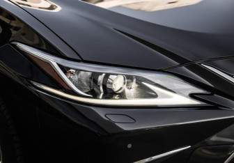 Подержанный автомобиль Lexus ES 2019 года (11 фото)