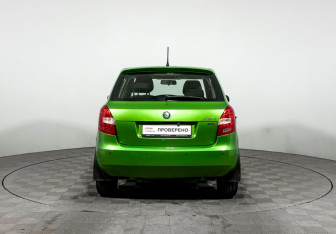Подержанный автомобиль Skoda Fabia Hatchback 2012 года (6 фото)
