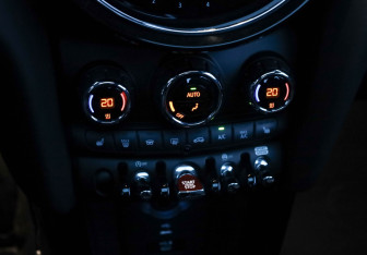 Подержанный автомобиль MINI Hatch 2021 года (14 фото)