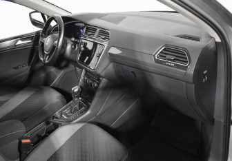 Подержанный автомобиль Volkswagen Tiguan 2018 года (12 фото)