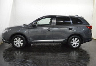 Подержанный автомобиль Mitsubishi Outlander 2019 года (8 фото)