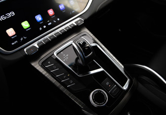 Подержанный автомобиль Geely Atlas Pro 2024 года (15 фото)