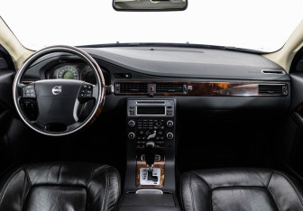 Подержанный автомобиль Volvo XC70 2007 года (10 фото)