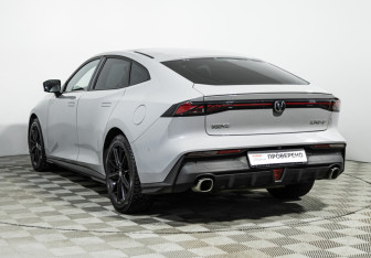 Подержанный автомобиль Changan UNI-V 2024 года (7 фото)