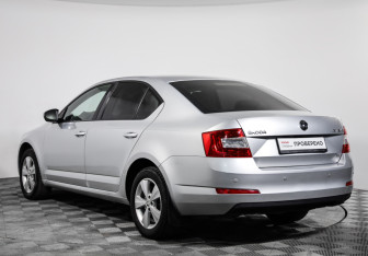 Подержанный автомобиль Skoda Octavia Liftback 2013 года (7 фото)