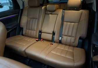 Подержанный автомобиль Changan CS95 2023 года (22 фото)