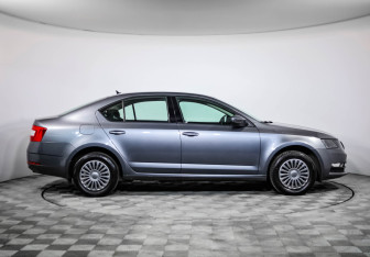 Подержанный автомобиль Skoda Octavia Liftback 2019 года (4 фото)