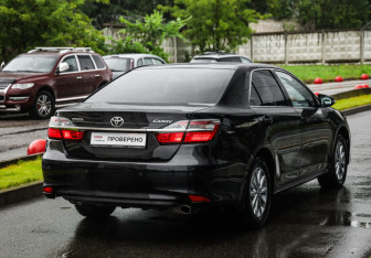 Подержанный автомобиль Toyota Camry Sedan 2015 года (6 фото)
