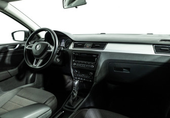 Подержанный автомобиль Skoda Rapid Liftback 2014 года (9 фото)