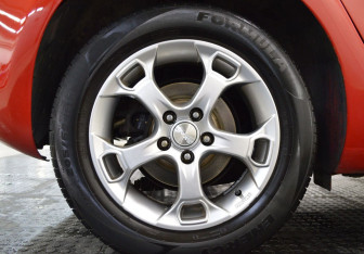 Подержанный автомобиль Opel Astra Hatchback 2014 года (9 фото)