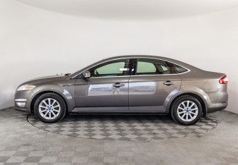 Подержанный автомобиль Ford Mondeo Sedan 2013 года (8 фото)