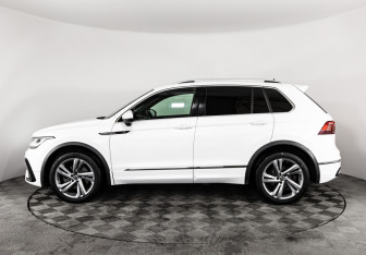 Подержанный автомобиль Volkswagen Tiguan 2021 года (10 фото)