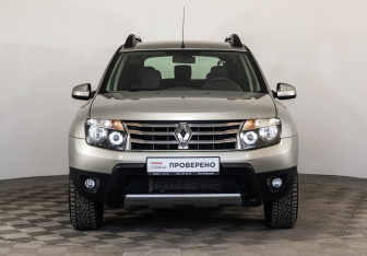 Подержанный автомобиль Renault Duster 2014 года (2 фото)