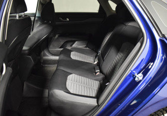 Подержанный автомобиль Kia K5 2021 года (11 фото)