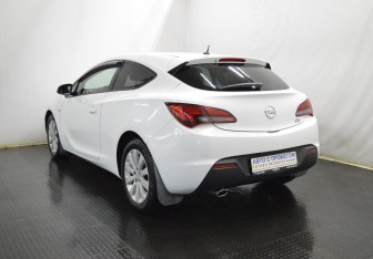 Подержанный автомобиль Opel Astra Hatchback 2014 года (7 фото)