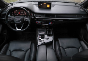 Подержанный автомобиль Audi Q7 2018 года (8 фото)