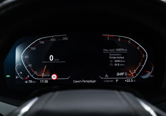 Подержанный автомобиль BMW X5 2019 года (15 фото)