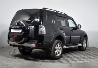 Подержанный автомобиль Mitsubishi Pajero 2013 года (5 фото)