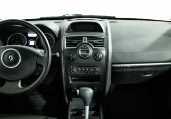 Подержанный автомобиль Renault Megane Sedan 2008 года (14 фото)