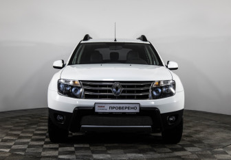 Подержанный автомобиль Renault Duster 2014 года (2 фото)