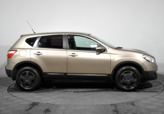 Подержанный автомобиль Nissan Qashqai 2012 года (4 фото)