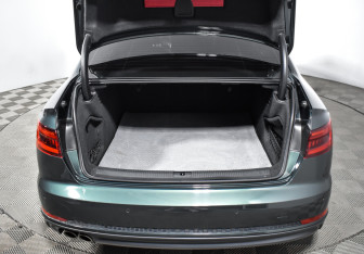 Подержанный автомобиль Audi A4 Sedan 2017 года (21 фото)