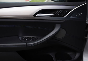 Подержанный автомобиль BMW X4 2019 года (22 фото)