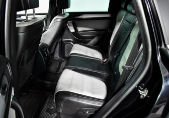 Подержанный автомобиль Volkswagen Touareg 2017 года (11 фото)