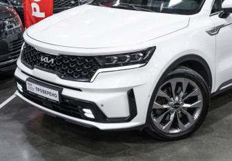 Подержанный автомобиль Kia Sorento 2022 года (2 фото)