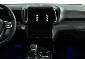 Подержанный автомобиль Hongqi HS3 2024 года (14 фото)